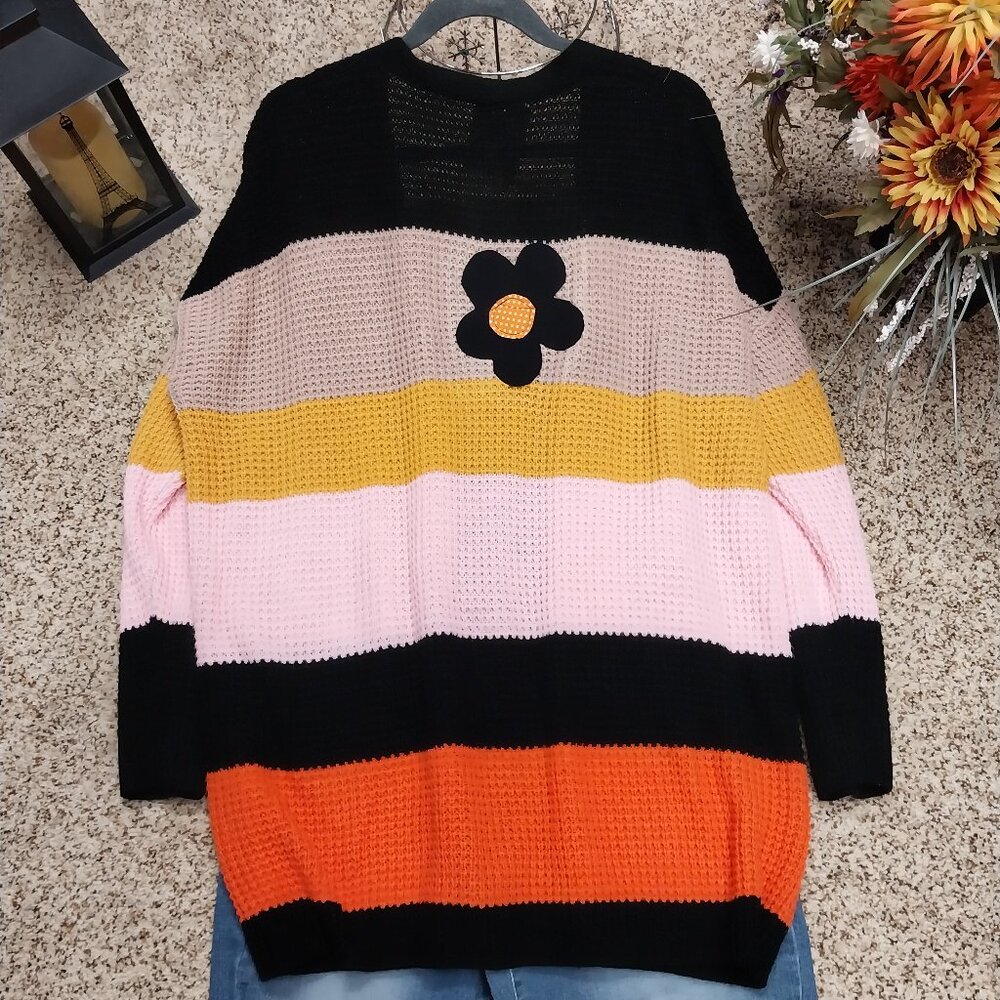 3673 Size XL Popcorn Cardigan Sweater with Applisque Flowers. - Picture 4 of 6